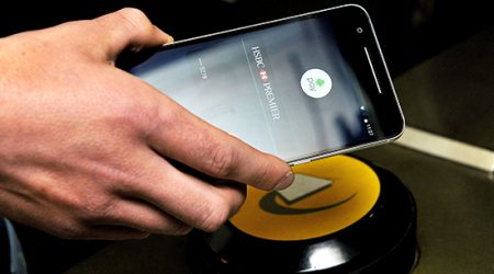 Бесконтактная платежная систем Android Pay поддерживает российские банки, однако далеко не все. Так какие банковские карты смогут работать с Андроид Пэй?