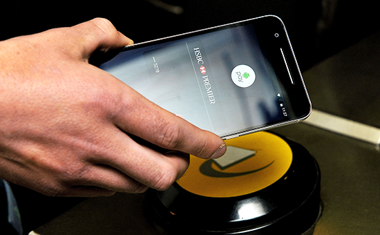 Бесконтактная платежная систем Android Pay поддерживает российские банки, однако далеко не все. Так какие банковские карты смогут работать с Андроид Пэй?